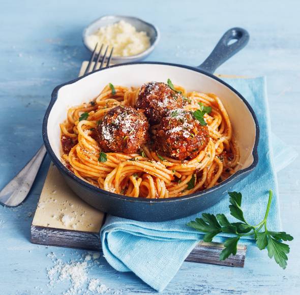 Pasta mit Bolognese-Bällchen