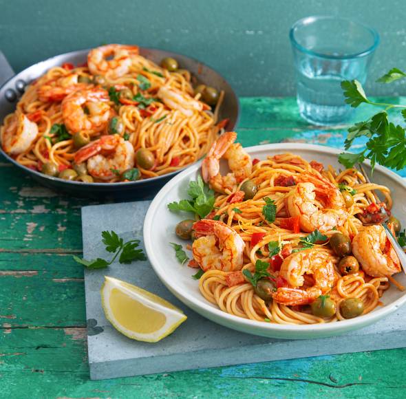 Pasta mit Garnelen in Tomaten-Sahne-Soße