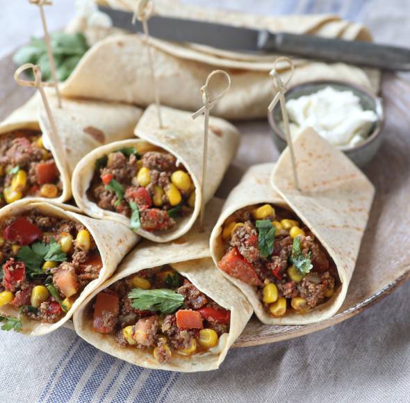 Vollkornwraps mit Gemüse-Hackfleisch-Füllung