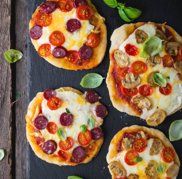 Mini Salami-Pizzen mit Champignons