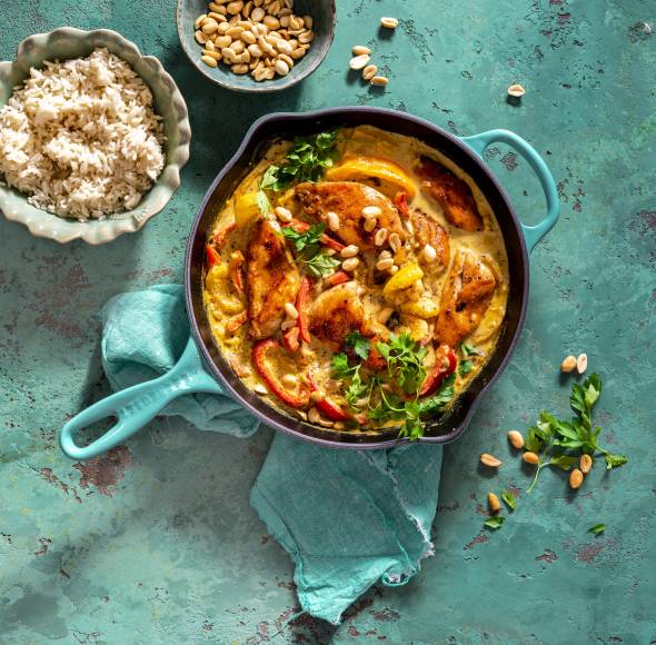 Cremige Erdnuss- Hähnchen-Pfanne