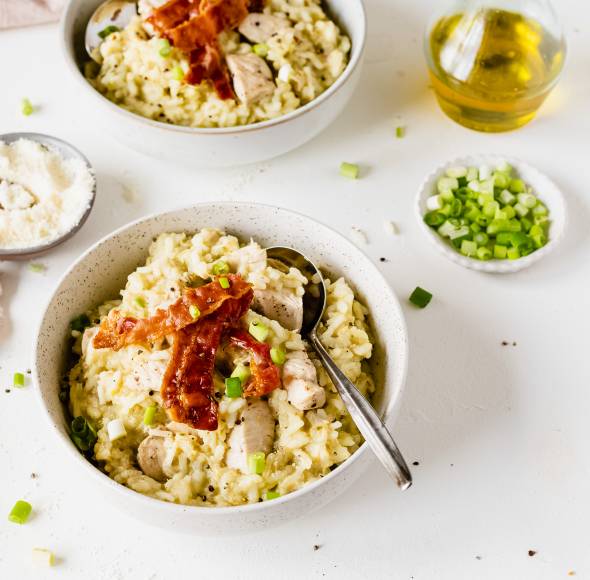 Frühlingsrisotto mit Hähnchen und Bacon