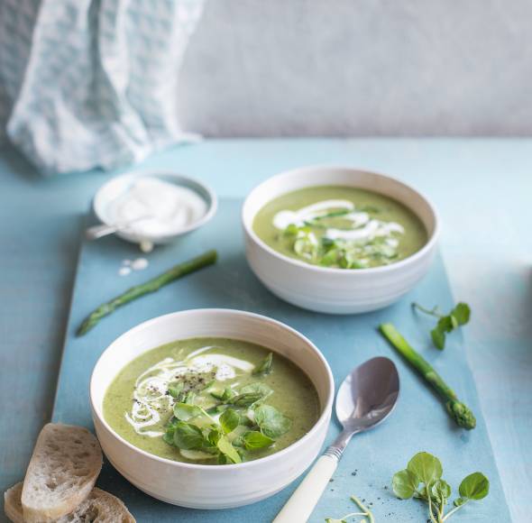 Grüne Spargelcremesuppe mit Mascarpone