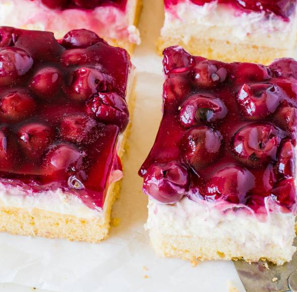 Schmandkuchen mit Kirschen vom Blech
