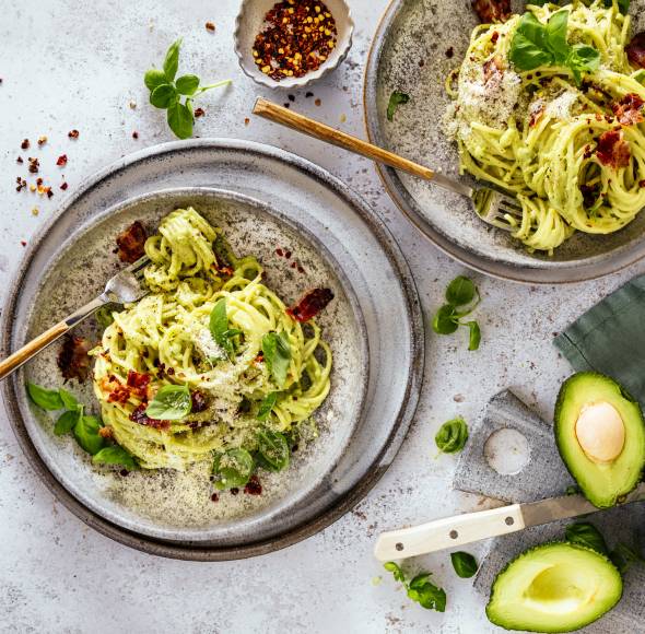 Avocado-Pasta mit Bacon