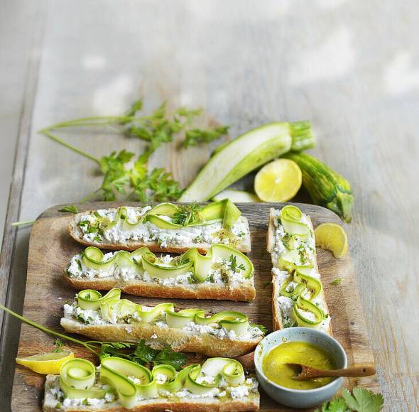 Bruschetta mit Zucchini