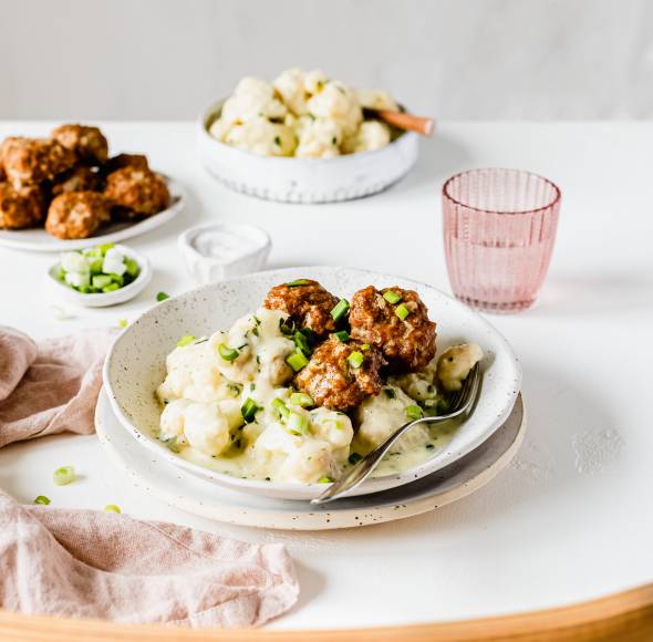 Frikadellen mit Rahm-Blumenkohl