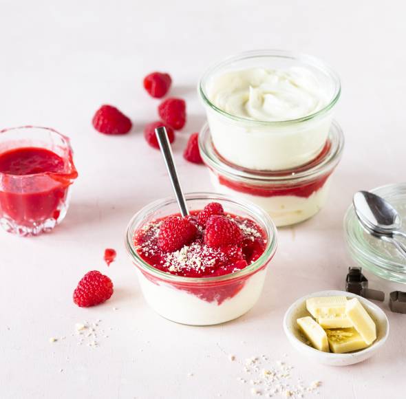 Käsekuchencreme mit Himbeersoße