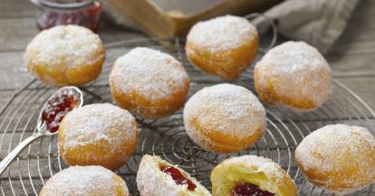 Berliner mit Pflaumenkonfitüre