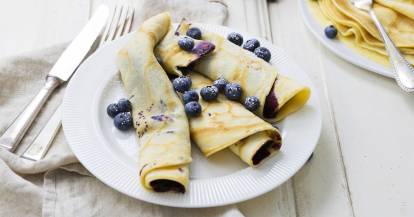 Eierpfannkuchen mit Blaubeersoße