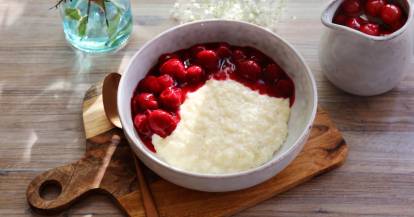 Milchreis mit heißen Kirschen