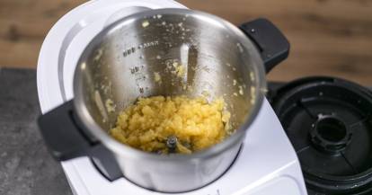 Offener Monsieur Cuisine mit Apfelmus