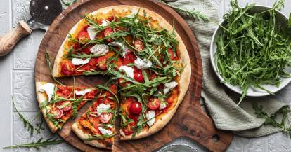 Pizza mit fruchtiger Tomatensoße