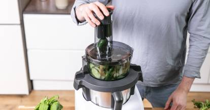 Gurke wird mit dem WunderSlicer® in Scheiben geschnitten