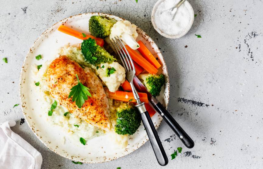 All-in-one-Hähnchenbrust mit Reis und Gemüse