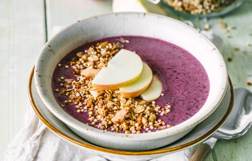 Frühstücksbowl mit Granola