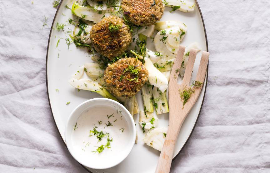 Grünkernbratlinge mit Fenchelgemüse und Joghurtdip