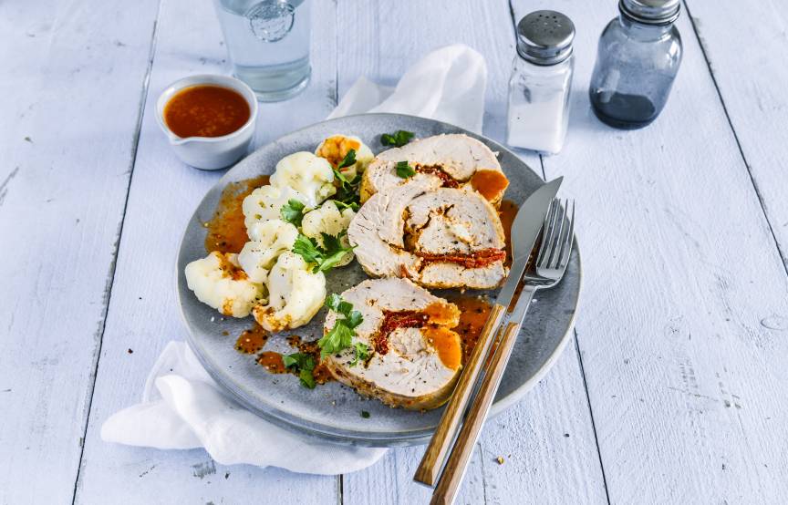 Low-Carb-Putenbrustroulade mit Blumenkohl