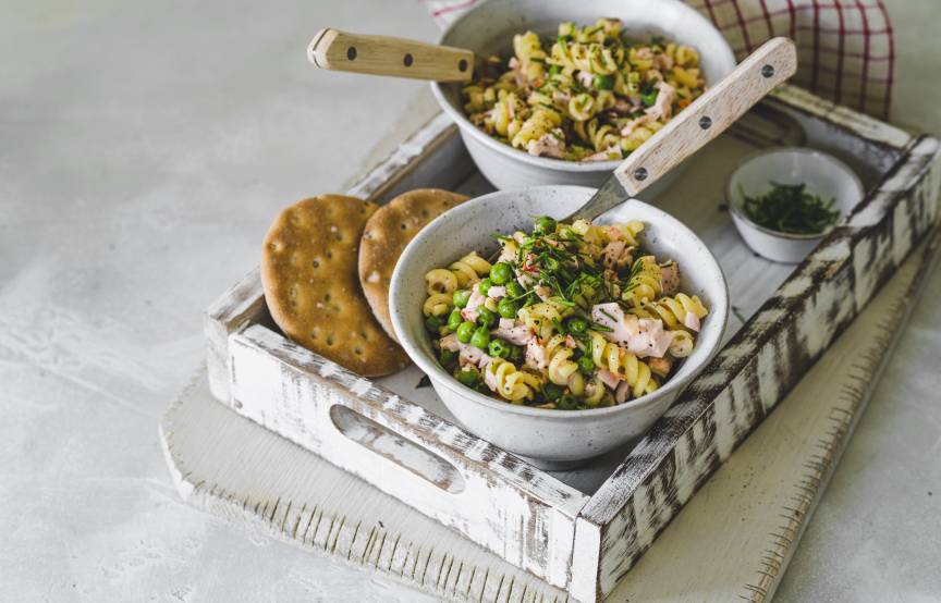 Nudelsalat mit veganer Fleischwurst