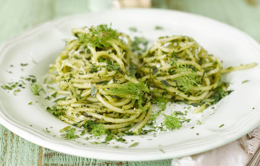 Spaghetti mit 6-Kräuter-Pesto