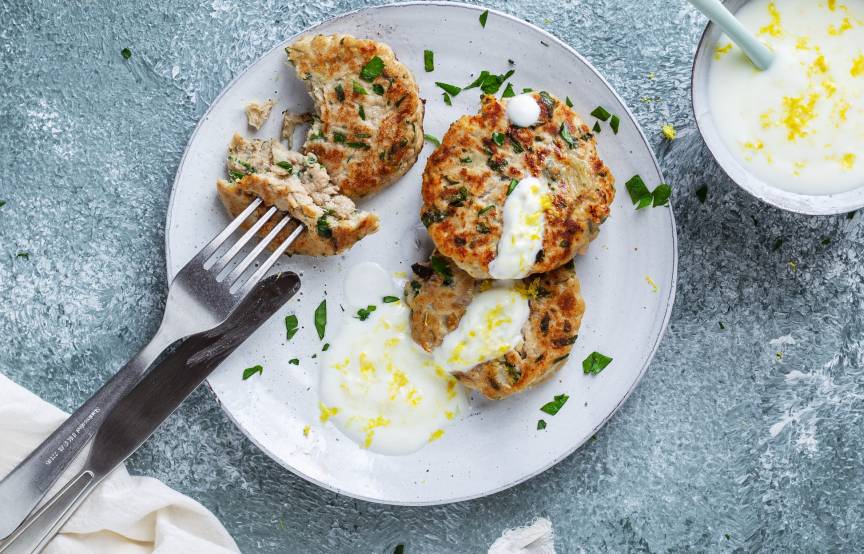 Thunfischfrikadellen mit Joghurtdip