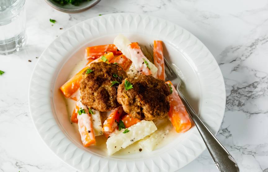 Frikadellen mit Rahmgemüse