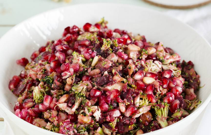 Rote-Bete-Brokkoli-Salat mit Granatapfelkernen