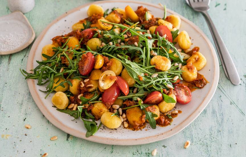 Gnocchi-Salat mit Pesto-Rosso-Dressing