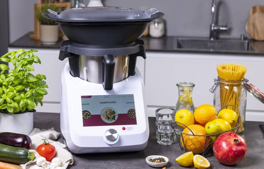 Monsieur Cuisine Smart mit Dampfgaraufsatz in Küche