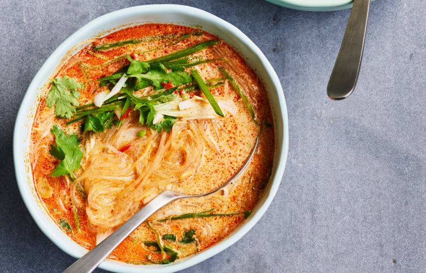 Kokos-Curry-Glasnudelsuppe mit Koriander