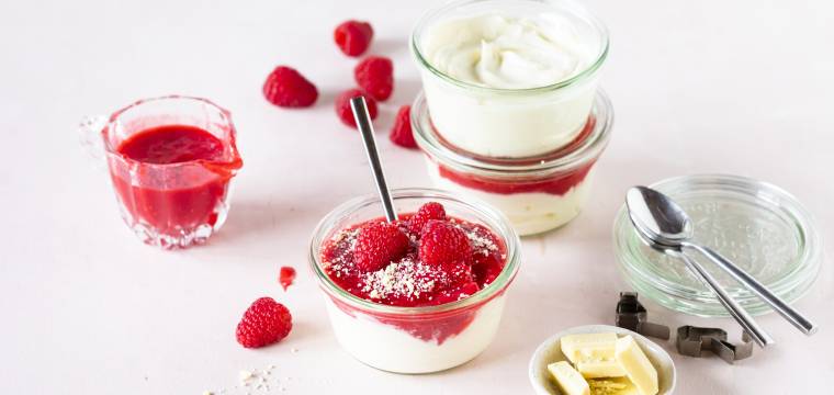 Käsekuchencreme mit Himbeersoße Käsekuchencreme mit Himbeersoße