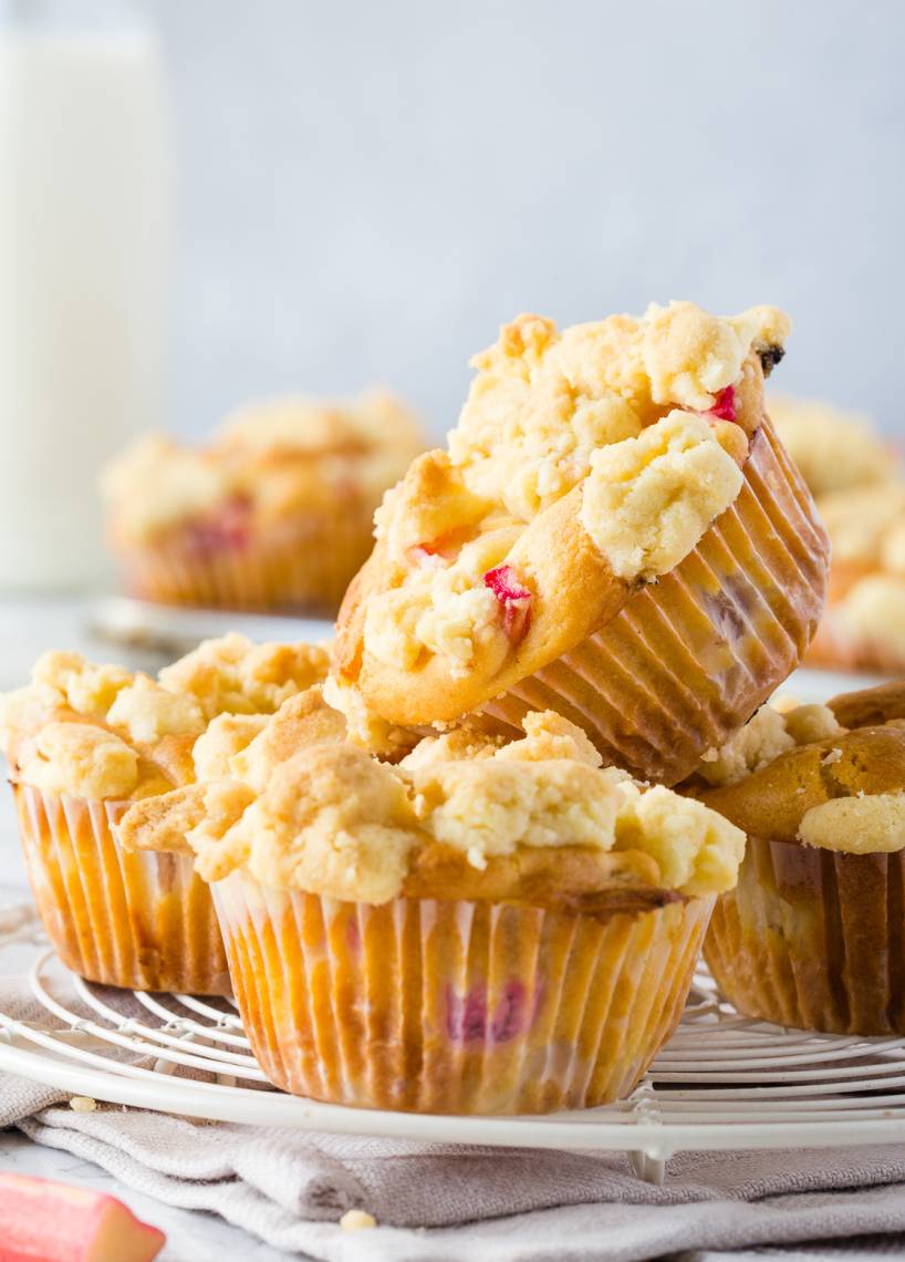 Rhabarbermuffins mit Streuseln