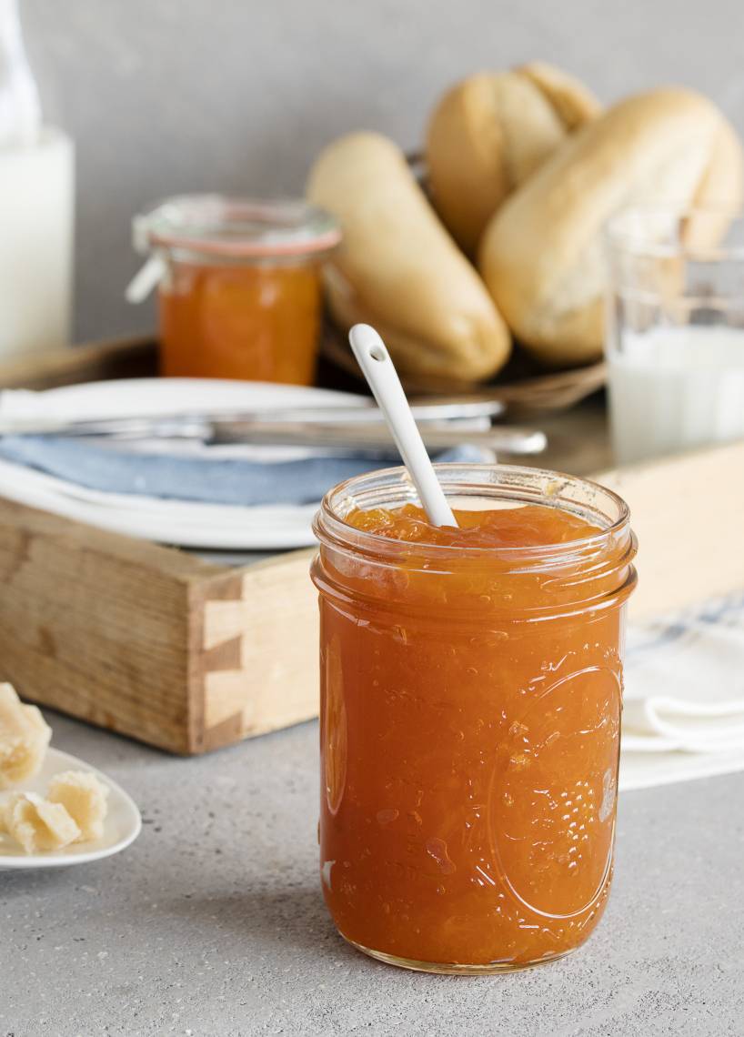 Aprikosenkonfitüre mit Marzipan