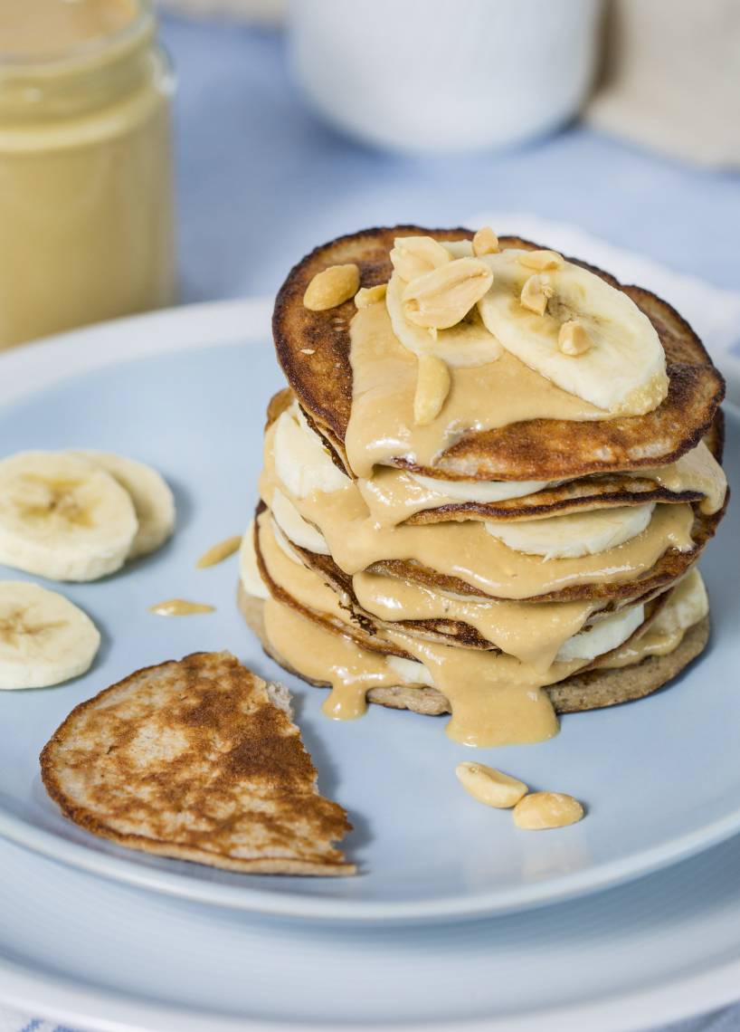 Bananen-Pancakes mit Erdnussbutter