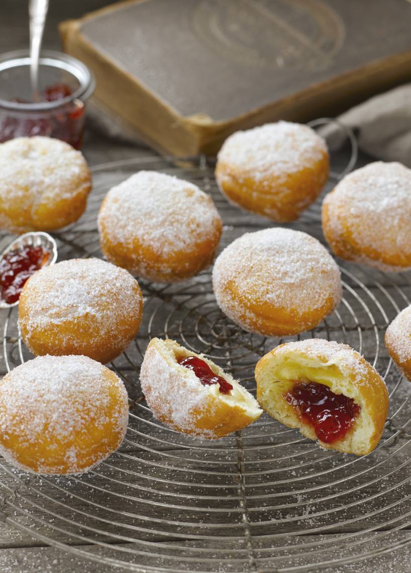 Berliner mit Pflaumenkonfitüre