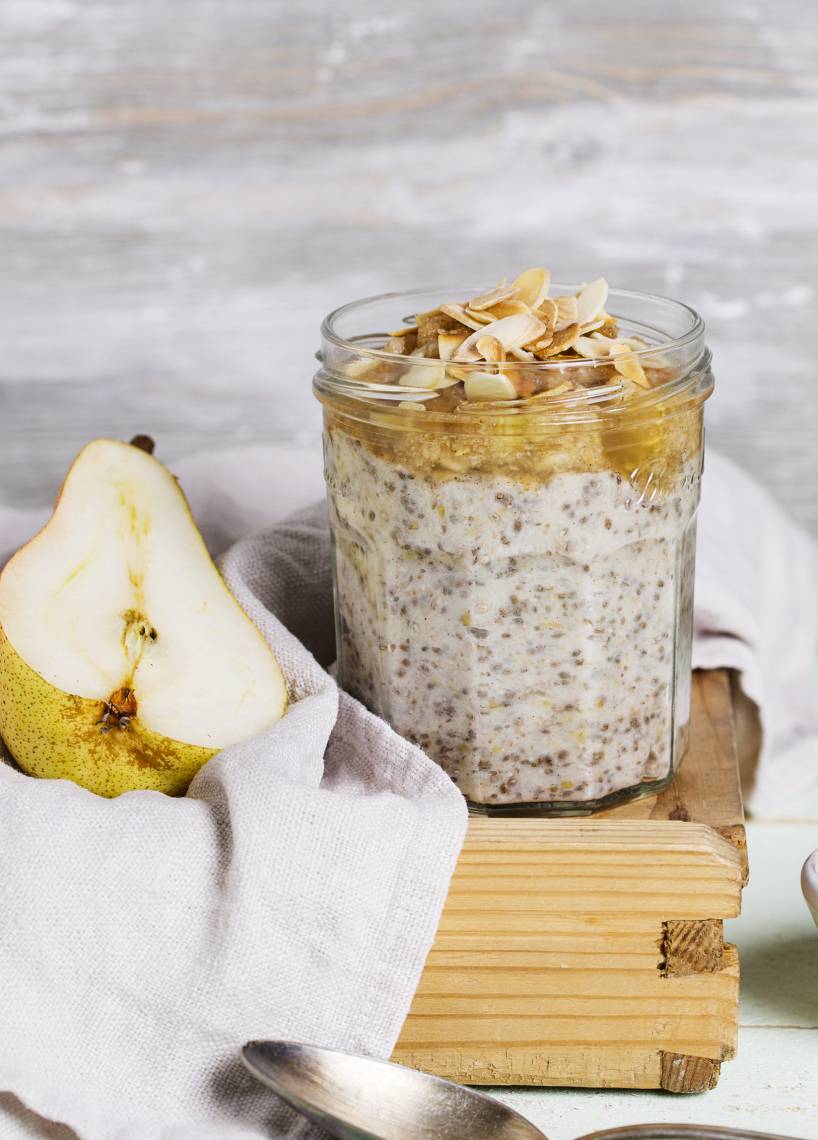 Chia-Mandeldrink-Pudding mit Obstpüree