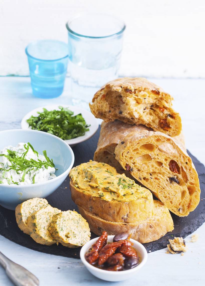 Ciabatta mit Bärlauchbutter und Ricottacreme