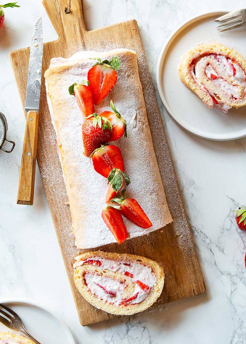 Erdbeer-Biskuitrolle