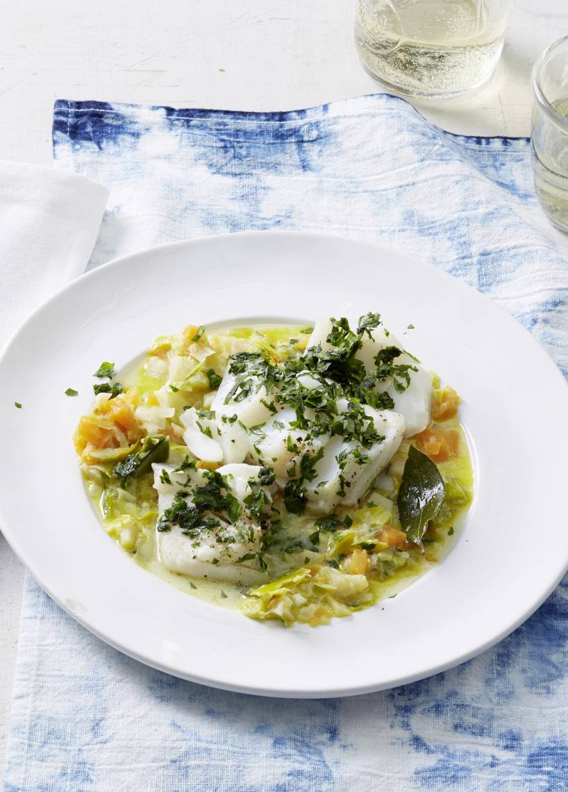 Gedämpfter Kabeljau auf Rahmgemüse