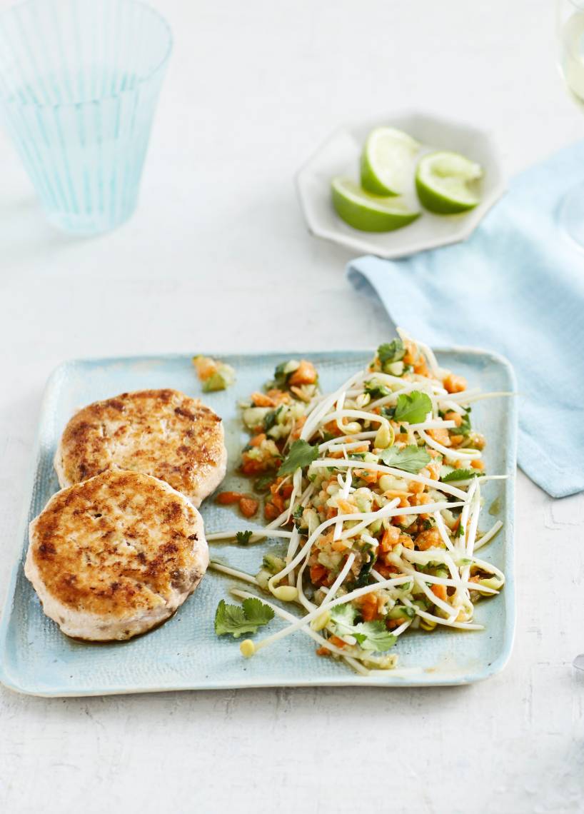 Lachsfrikadellen mit Gurkensalat