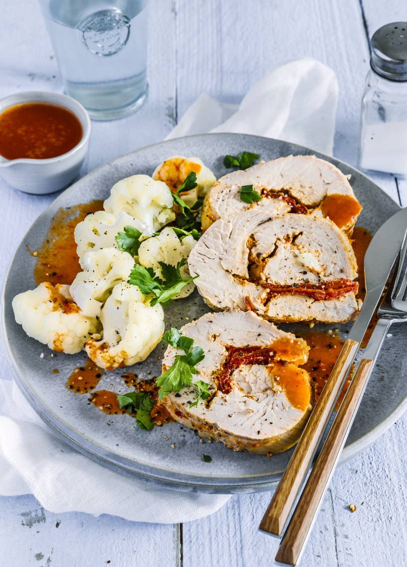 Low-Carb-Putenbrustroulade mit Blumenkohl