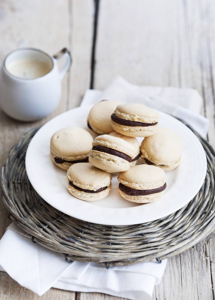 Mandel-Macarons mit Schokofüllung