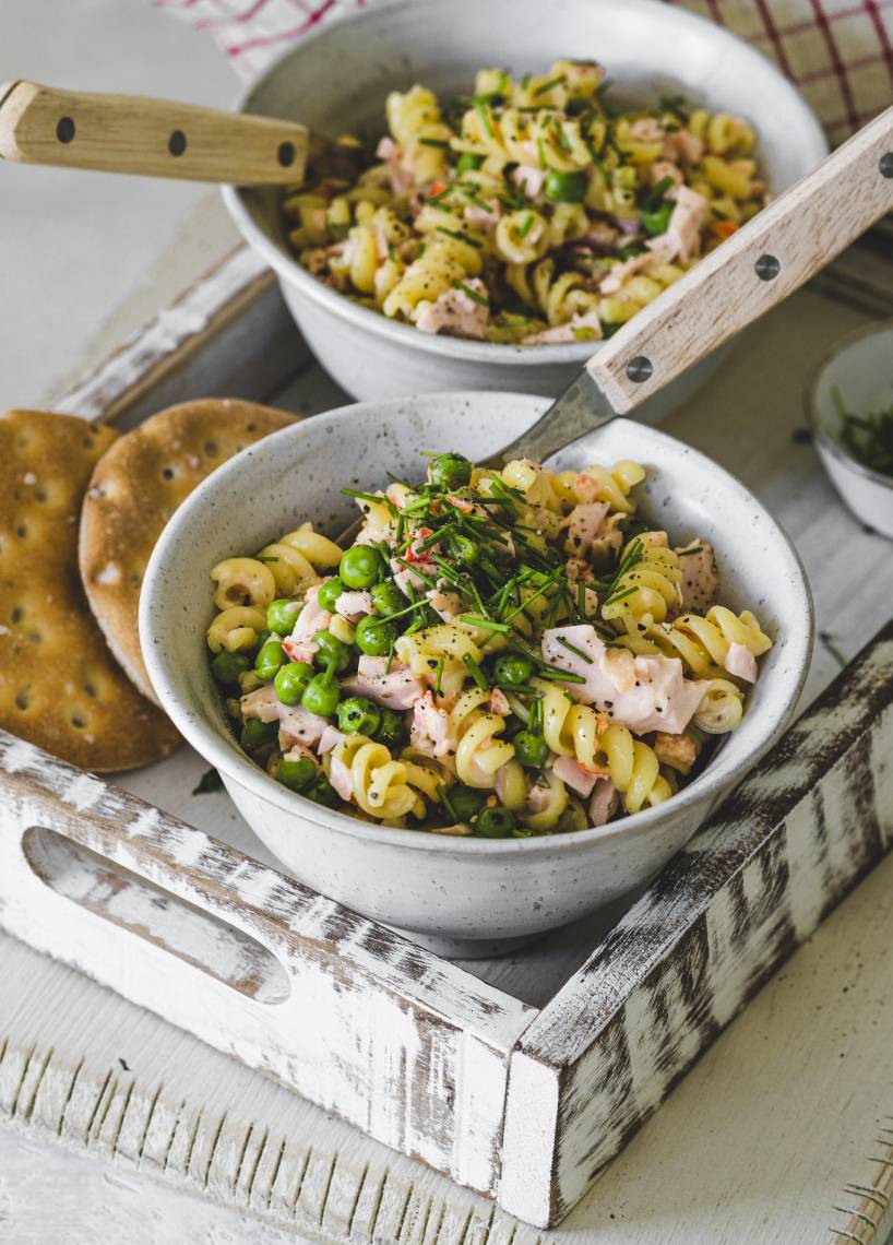 Nudelsalat mit veganer Fleischwurst