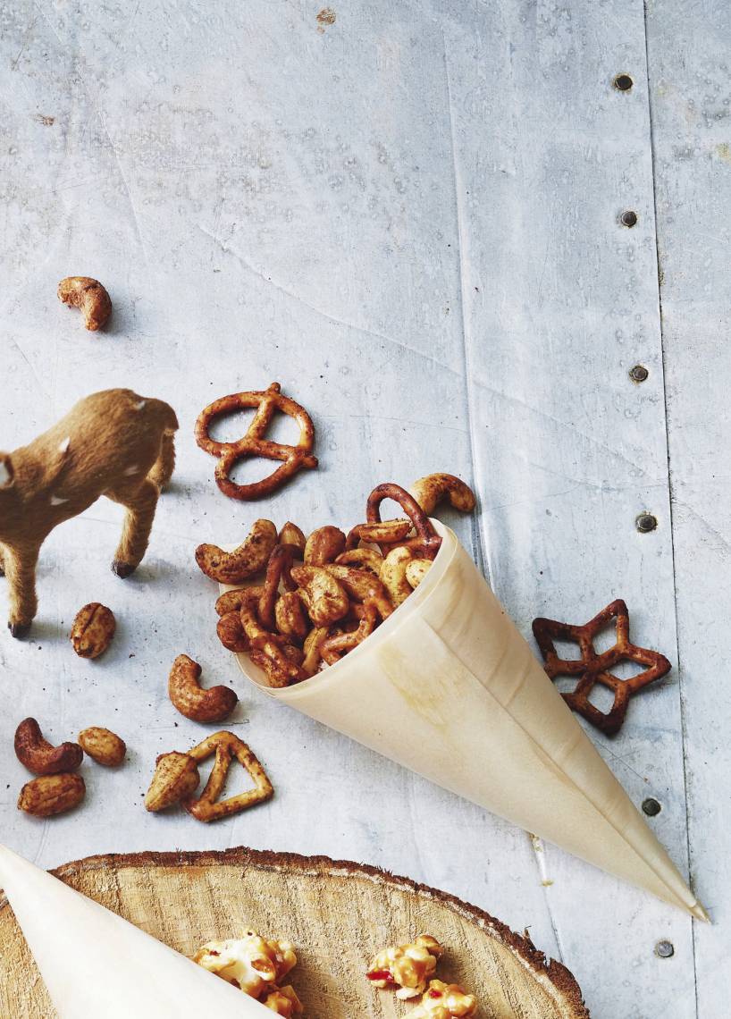 Nüsse und Minibrezel mit Räucherpaprika und Balsamico