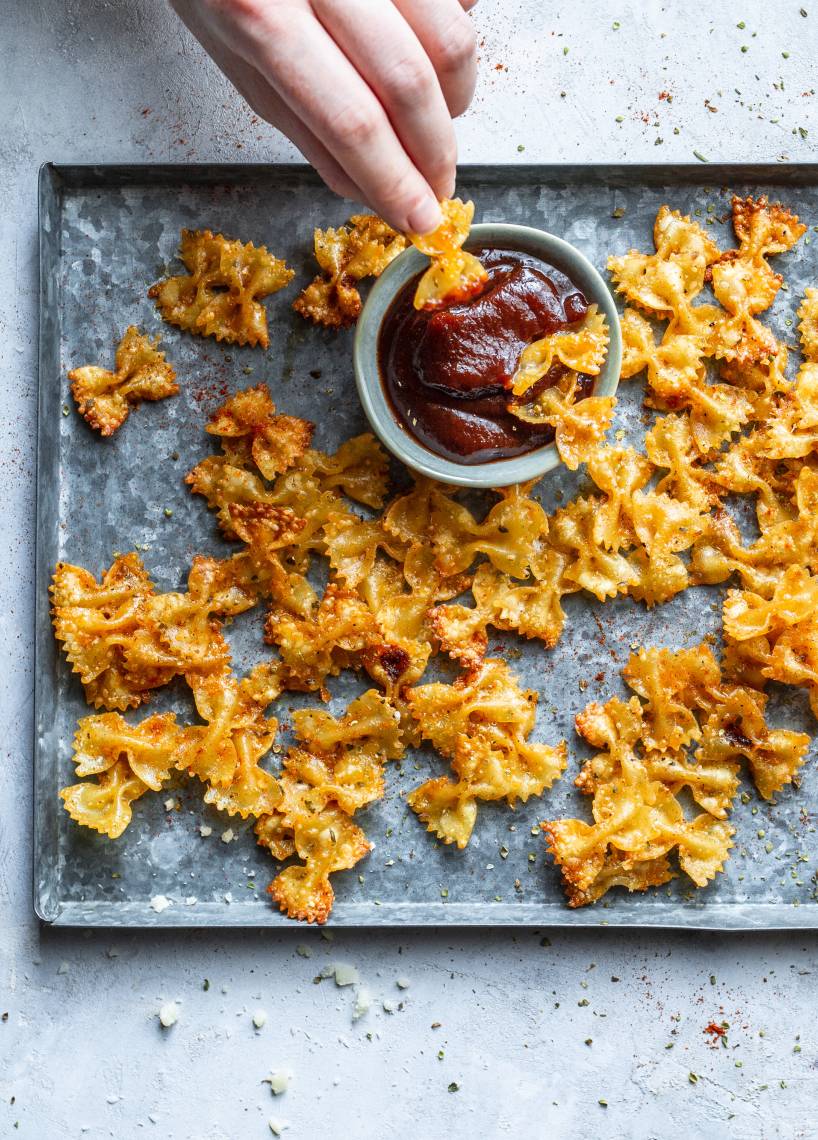 Pasta Chips mit Parmesan
