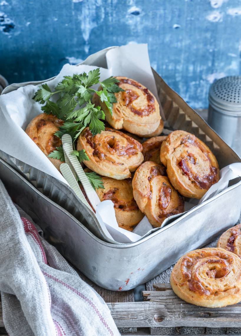 Pizzaschnecken mit Salami und Schinken