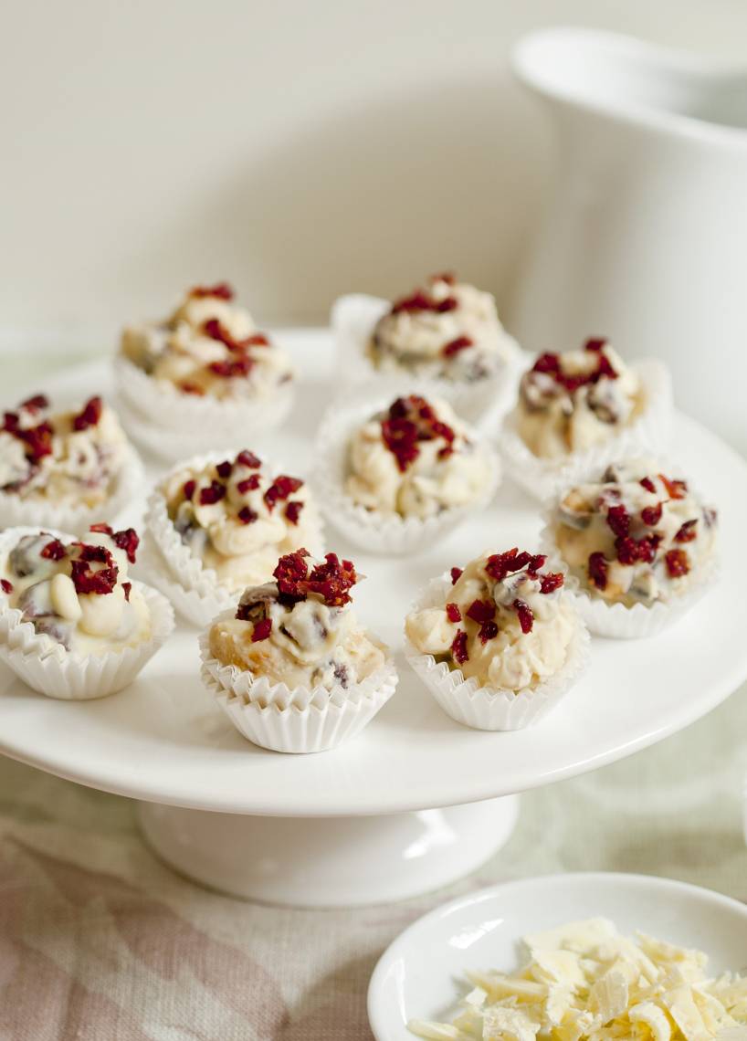 Pralinen mit weißer Schokolade und Cranberrys
