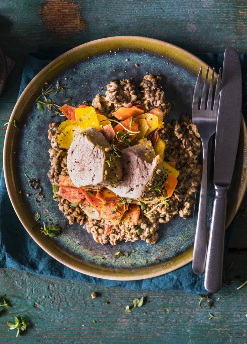 Schweinefilet mit Senflinsen und saisonalem Rübengemüse