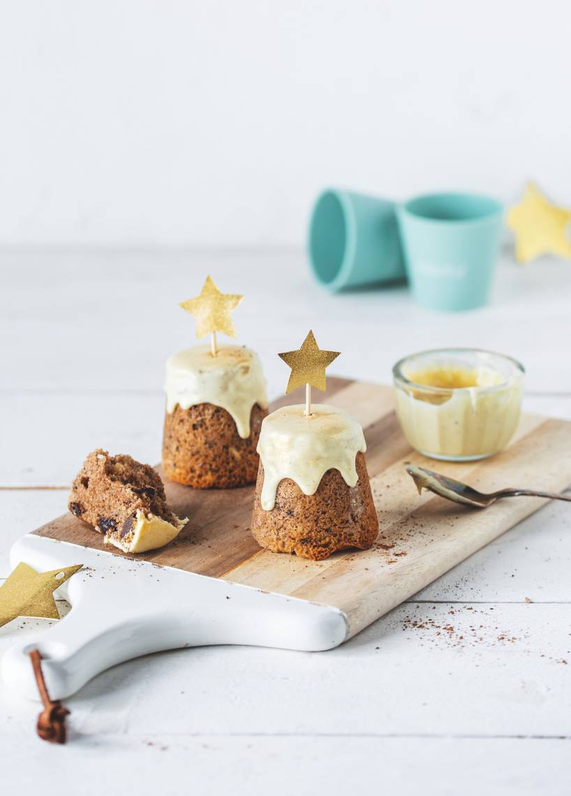 Softe Schoko-Lebkuchenküchlein mit weißer Zimt-Glasur