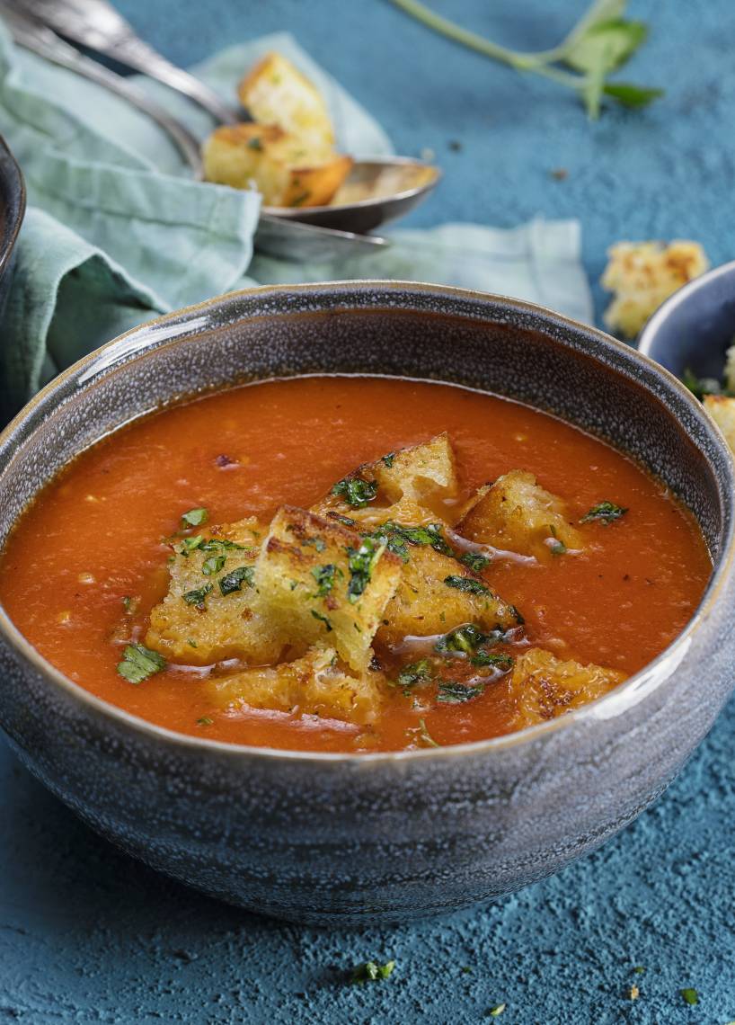 Tomatensuppe mit Petersiliencroûtons